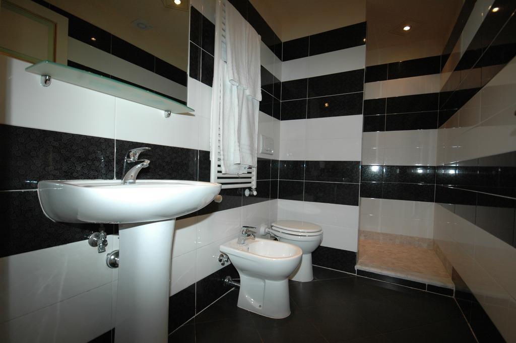 Dimora Dei Guelfi Luxury Rooms Lucca Luaran gambar
